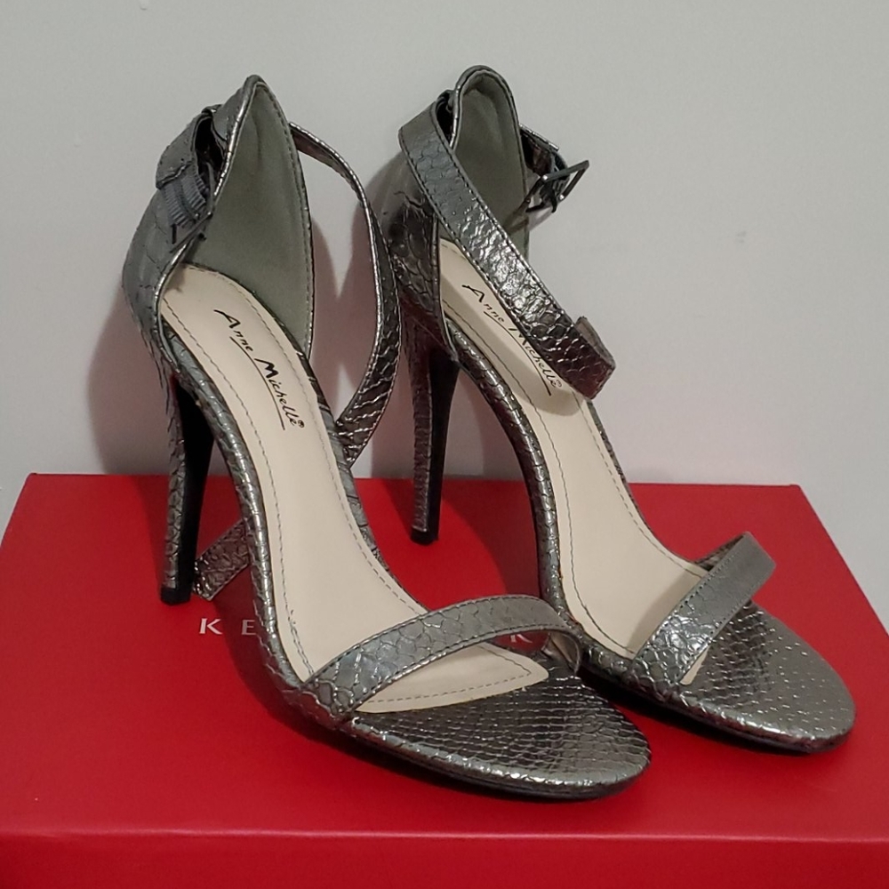 Silver Heels NEW